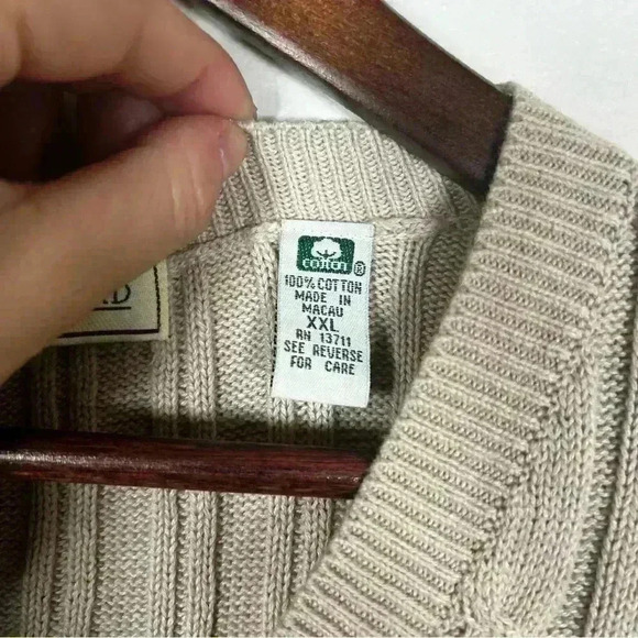 Men’s Cable Knit Sweater Vest - Picture 3 of 4